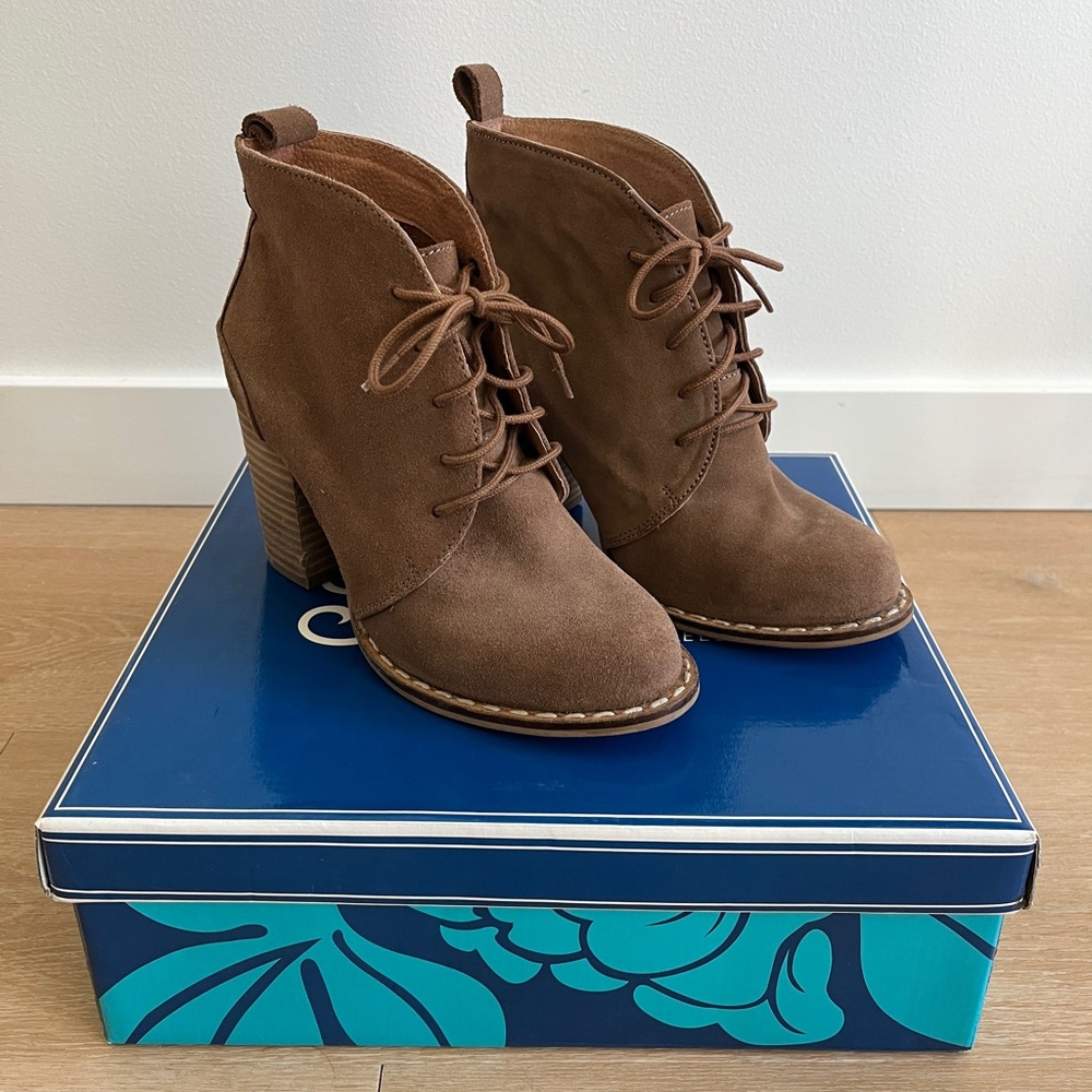 Seychelles Tan Lace-Up Ankle Boots